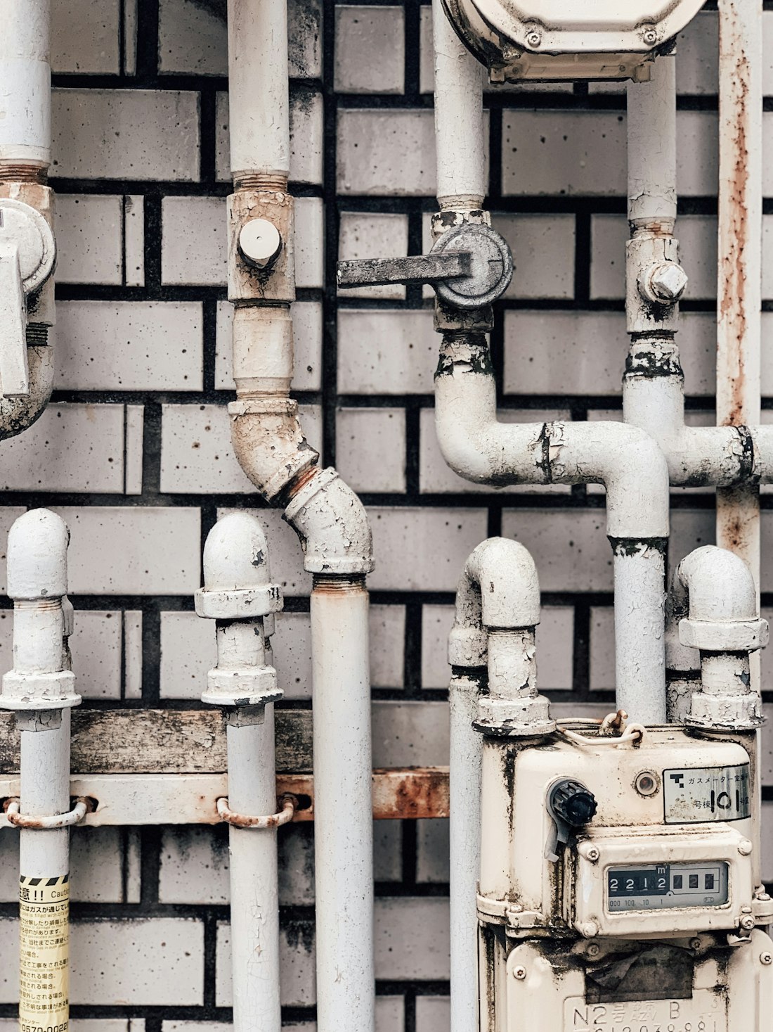 Water meter analog, instrumen dasar pengukuran konsumsi yang masih dominan di sebagian besar PDAM Indonesia